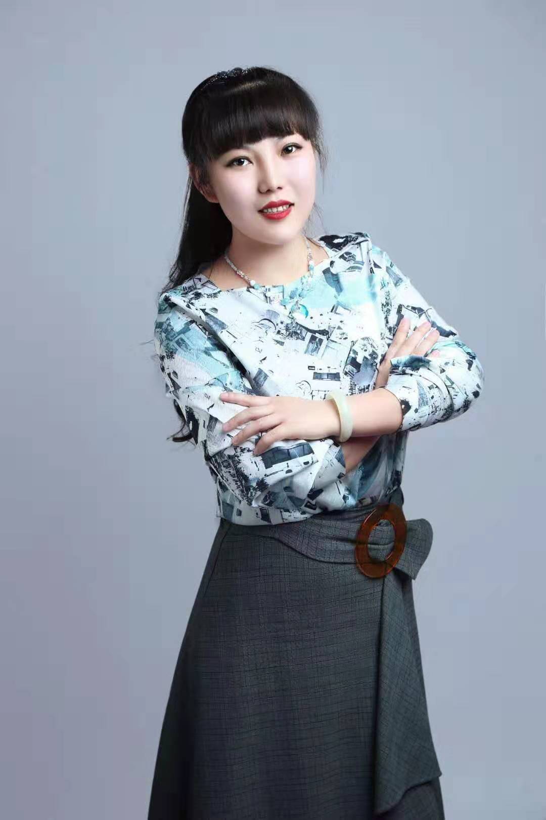 画家书法家徐嘉曼个人艺术简介,徐嘉曼画家简介,徐嘉曼作品价格,徐嘉曼个人简介,徐嘉曼艺术作品,书法家徐嘉曼简介,画家徐嘉曼简介