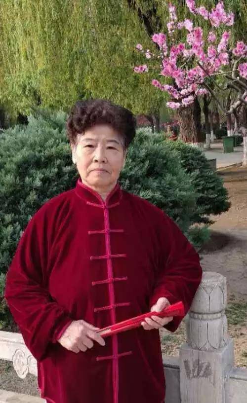 画家书法家王革个人艺术简介,王革画家简介,王革作品价格,王革个人简介,王革艺术作品,书法家王革简介,画家王革简介