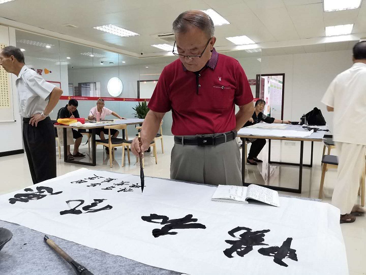画家书法家尹成仁个人艺术简介,尹成仁画家简介,尹成仁作品价格,尹成仁个人简介,尹成仁艺术作品,书法家尹成仁简介,画家尹成仁简介