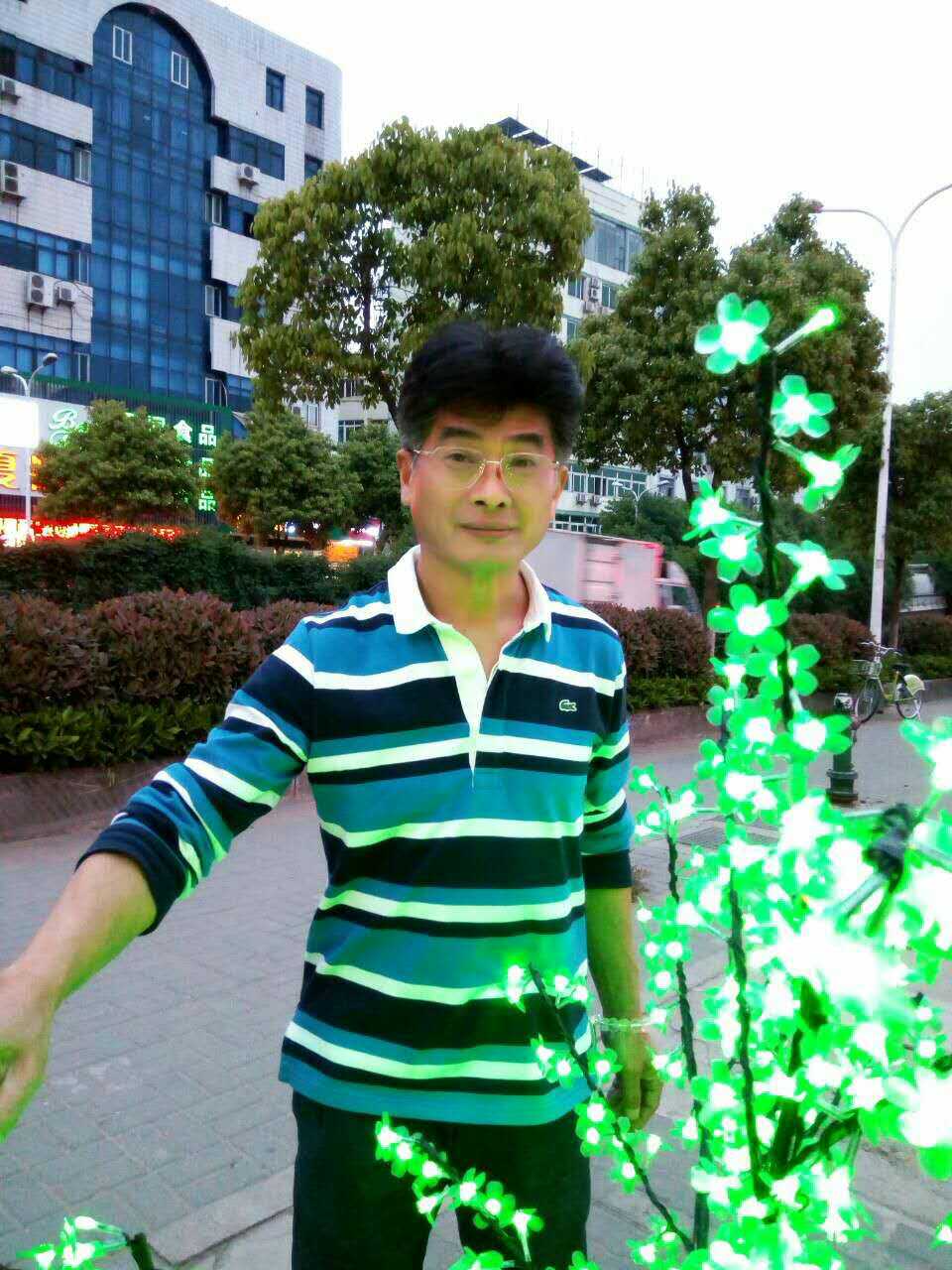 画家书法家曾荣个人艺术简介,曾荣画家简介,曾荣作品价格,曾荣个人简介,曾荣艺术作品,书法家曾荣简介,画家曾荣简介