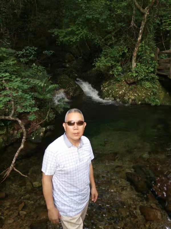 画家书法家刘仕晖个人艺术简介,刘仕晖画家简介,刘仕晖作品价格,刘仕晖个人简介,刘仕晖艺术作品,书法家刘仕晖简介,画家刘仕晖简介
