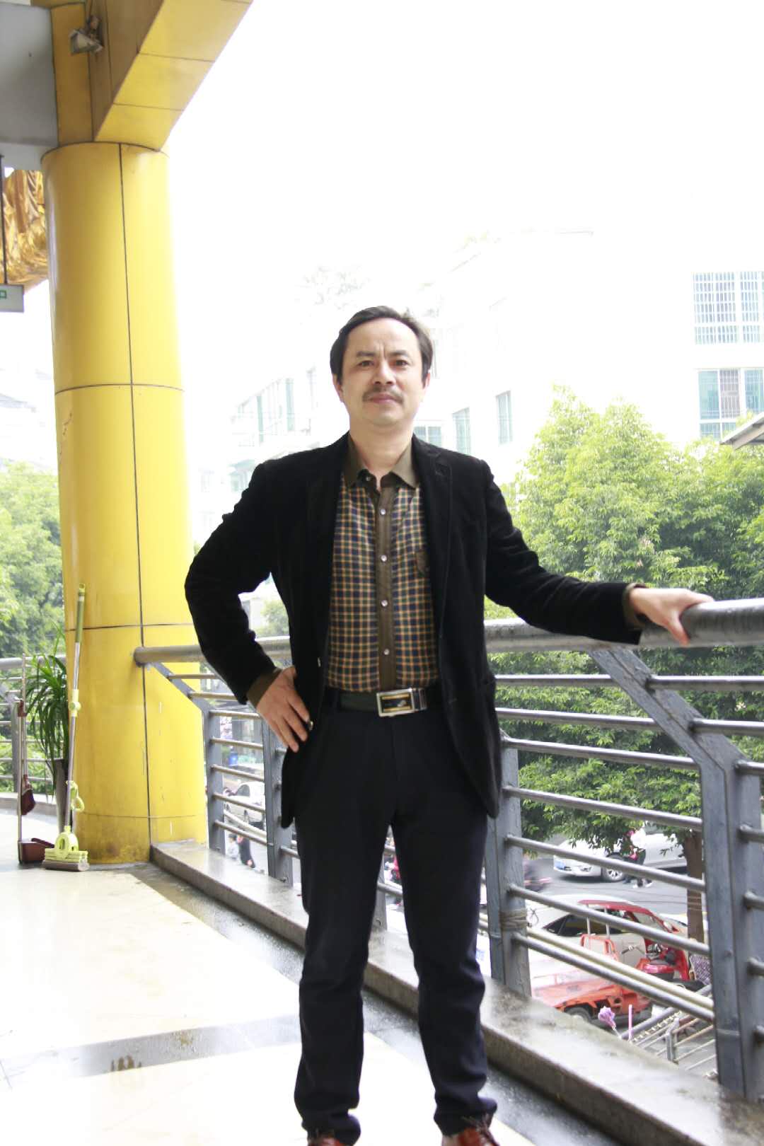 画家书法家何炜亮个人艺术简介,何炜亮画家简介,何炜亮作品价格,何炜亮个人简介,何炜亮艺术作品,书法家何炜亮简介,画家何炜亮简介