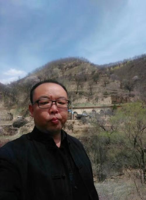 画家书法家赵根子个人艺术简介,赵根子画家简介,赵根子作品价格,赵根子个人简介,赵根子艺术作品,书法家赵根子简介,画家赵根子简介