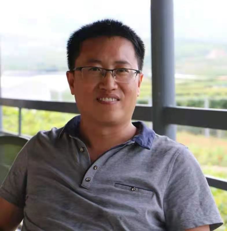 画家书法家欧新民个人艺术简介,欧新民画家简介,欧新民作品价格,欧新民个人简介,欧新民艺术作品,书法家欧新民简介,画家欧新民简介
