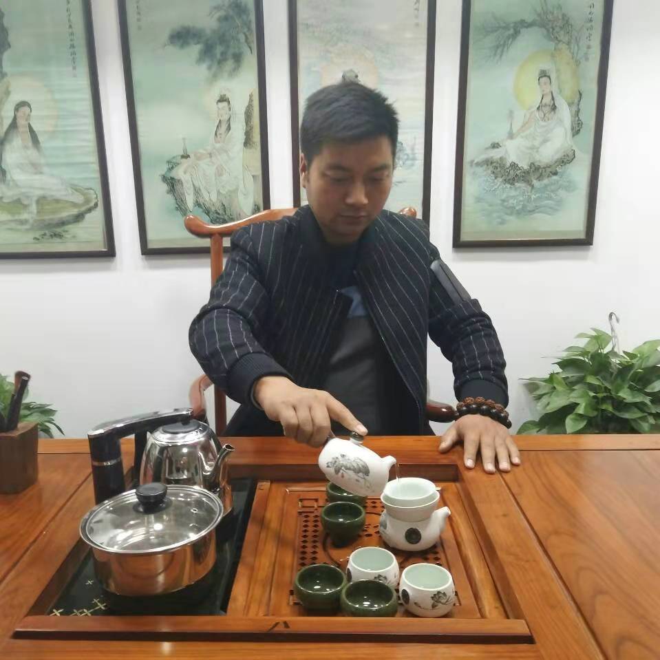 画家书法家许来雷个人艺术简介,许来雷画家简介,许来雷作品价格,许来雷个人简介,许来雷艺术作品,书法家许来雷简介,画家许来雷简介