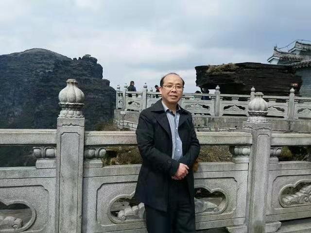 画家书法家王新华个人艺术简介,王新华画家简介,王新华作品价格,王新华个人简介,王新华艺术作品,书法家王新华简介,画家王新华简介