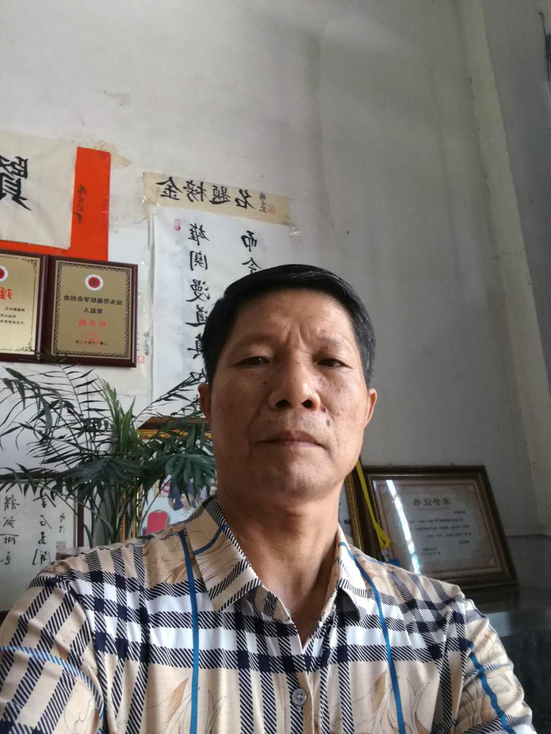 画家书法家杨右坚个人艺术简介,杨右坚画家简介,杨右坚作品价格,杨右坚个人简介,杨右坚艺术作品,书法家杨右坚简介,画家杨右坚简介