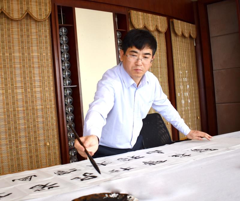 画家书法家张灿君个人艺术简介,张灿君画家简介,张灿君作品价格,张灿君个人简介,张灿君艺术作品,书法家张灿君简介,画家张灿君简介