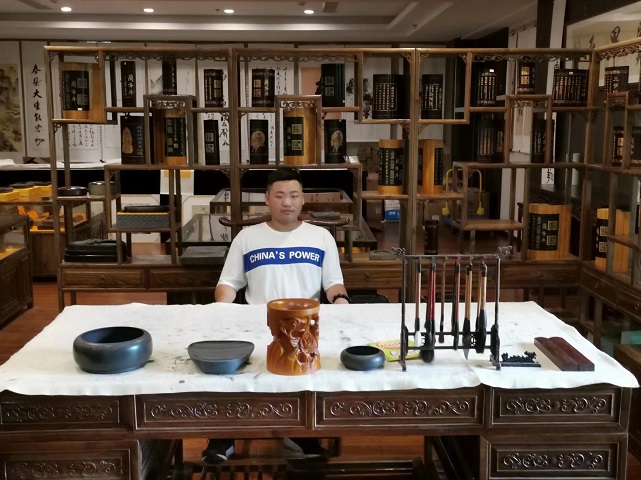 画家书法家马子阳个人艺术简介,马子阳画家简介,马子阳作品价格,马子阳个人简介,马子阳艺术作品,书法家马子阳简介,画家马子阳简介
