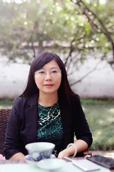 画家书法家何红英个人艺术简介,何红英画家简介,何红英作品价格,何红英个人简介,何红英艺术作品,书法家何红英简介,画家何红英简介
