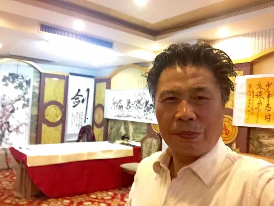 画家书法家严胜利个人艺术简介,严胜利画家简介,严胜利作品价格,严胜利个人简介,严胜利艺术作品,书法家严胜利简介,画家严胜利简介