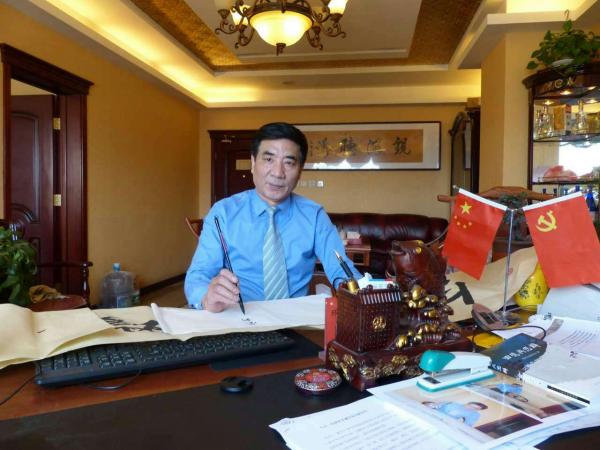 画家书法家何延宏个人艺术简介,何延宏画家简介,何延宏作品价格,何延宏个人简介,何延宏艺术作品,书法家何延宏简介,画家何延宏简介