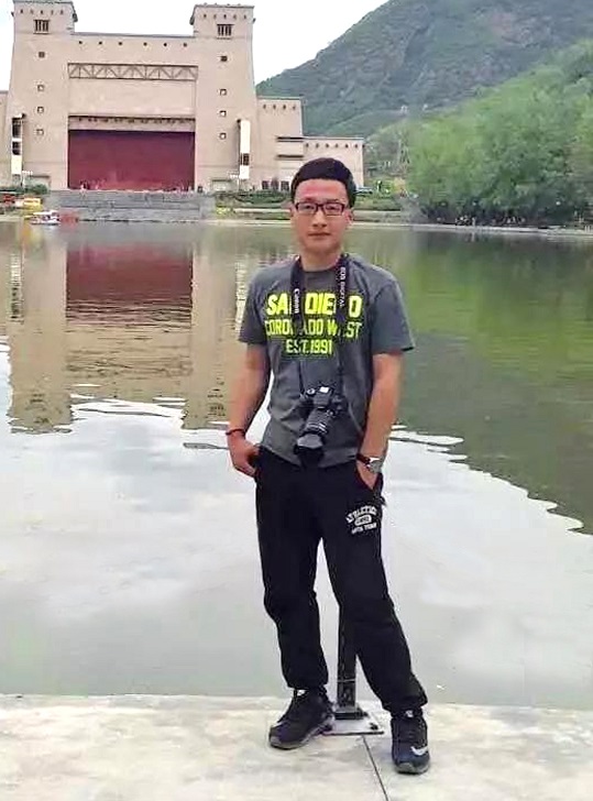 画家书法家李东东个人艺术简介,李东东画家简介,李东东作品价格,李东东个人简介,李东东艺术作品,书法家李东东简介,画家李东东简介