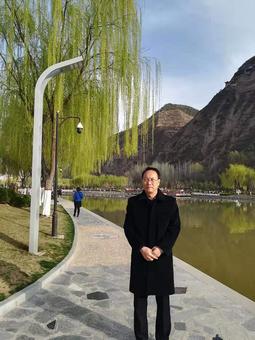 画家书法家何守成个人艺术简介,何守成画家简介,何守成作品价格,何守成个人简介,何守成艺术作品,书法家何守成简介,画家何守成简介
