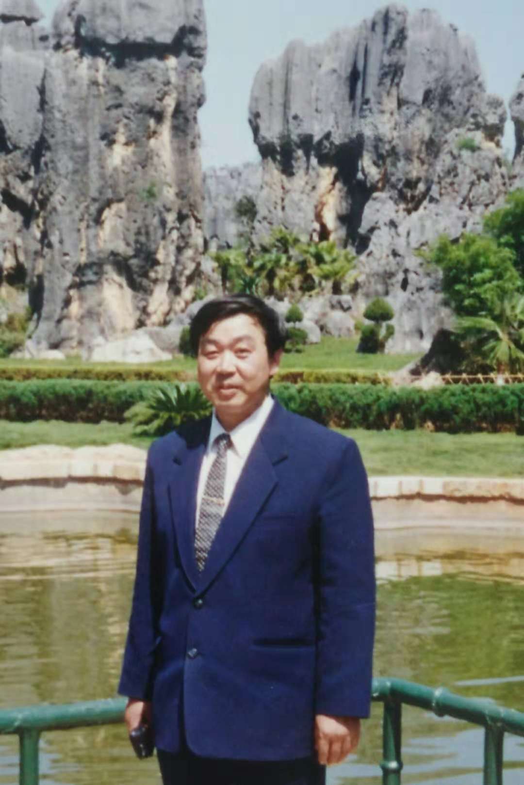 画家书法家朱国卿个人艺术简介,朱国卿画家简介,朱国卿作品价格,朱国卿个人简介,朱国卿艺术作品,书法家朱国卿简介,画家朱国卿简介