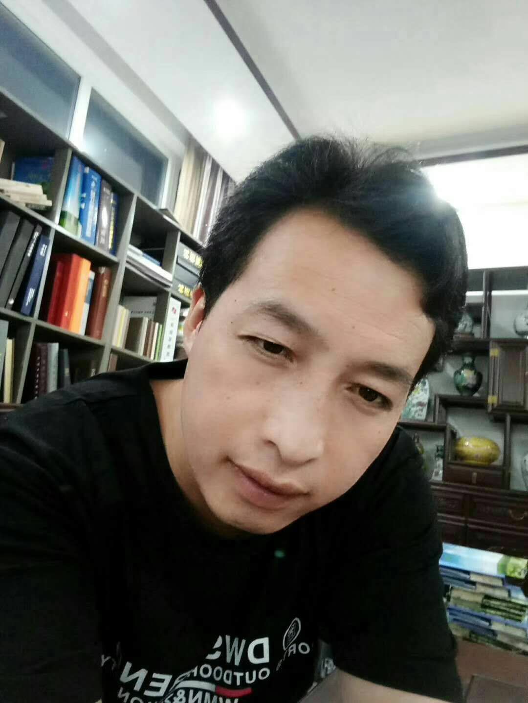 画家书法家董思良个人艺术简介,董思良画家简介,董思良作品价格,董思良个人简介,董思良艺术作品,书法家董思良简介,画家董思良简介