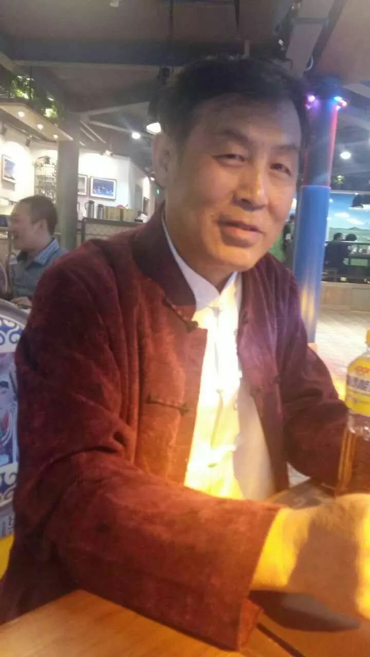画家书法家张鸿嵩个人艺术简介,张鸿嵩画家简介,张鸿嵩作品价格,张鸿嵩个人简介,张鸿嵩艺术作品,书法家张鸿嵩简介,画家张鸿嵩简介