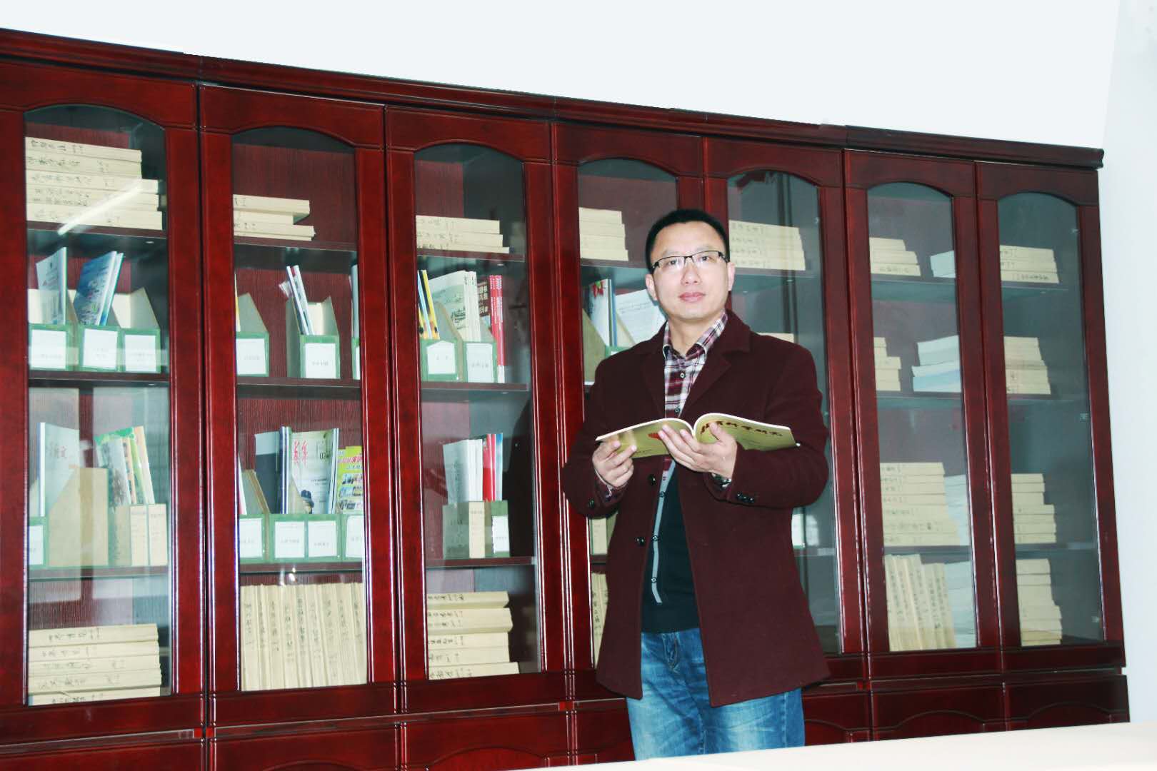画家书法家张凌霄个人艺术简介,张凌霄画家简介,张凌霄作品价格,张凌霄个人简介,张凌霄艺术作品,书法家张凌霄简介,画家张凌霄简介