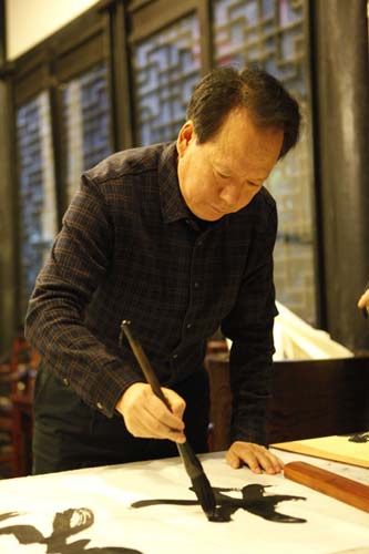 画家书法家董书民个人艺术简介,董书民画家简介,董书民作品价格,董书民个人简介,董书民艺术作品,书法家董书民简介,画家董书民简介