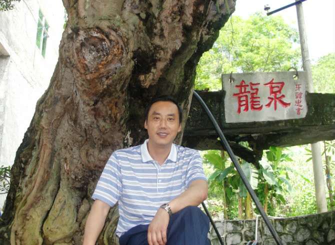 画家书法家万耀魁个人艺术简介,万耀魁画家简介,万耀魁作品价格,万耀魁个人简介,万耀魁艺术作品,书法家万耀魁简介,画家万耀魁简介