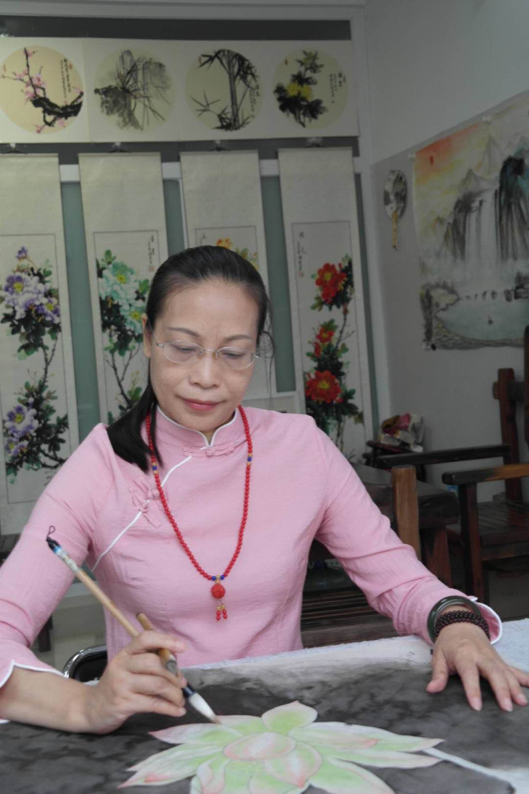 画家书法家班楷雯个人艺术简介,班楷雯画家简介,班楷雯作品价格,班楷雯个人简介,班楷雯艺术作品,书法家班楷雯简介,画家班楷雯简介