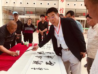 画家书法家阎文崑个人艺术简介,阎文崑画家简介,阎文崑作品价格,阎文崑个人简介,阎文崑艺术作品,书法家阎文崑简介,画家阎文崑简介