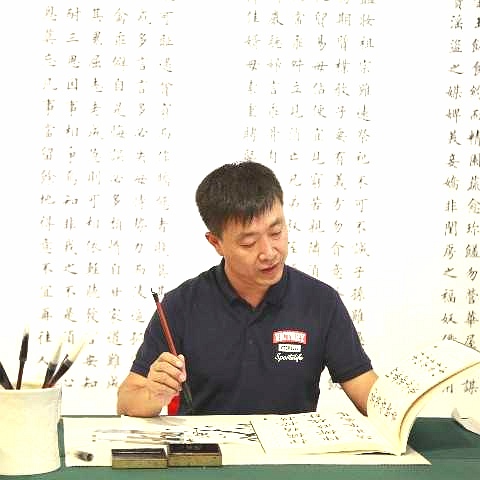 画家书法家张兴华个人艺术简介,张兴华画家简介,张兴华作品价格,张兴华个人简介,张兴华艺术作品,书法家张兴华简介,画家张兴华简介
