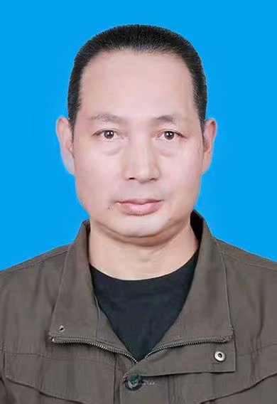 画家书法家曾易三个人艺术简介,曾易三画家简介,曾易三作品价格,曾易三个人简介,曾易三艺术作品,书法家曾易三简介,画家曾易三简介