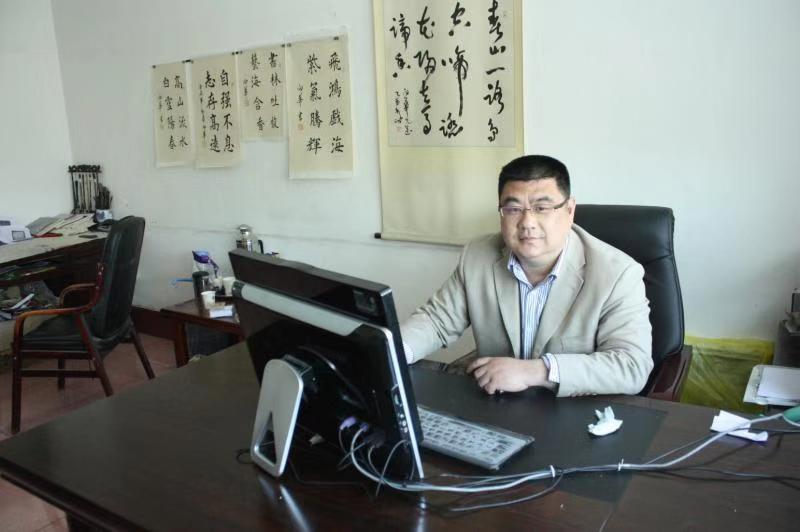 画家书法家解向华个人艺术简介,解向华画家简介,解向华作品价格,解向华个人简介,解向华艺术作品,书法家解向华简介,画家解向华简介