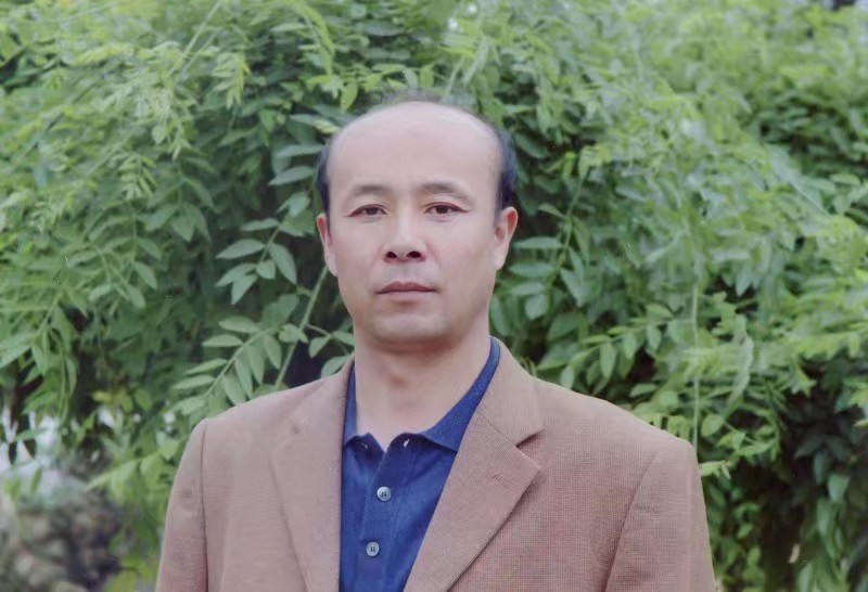 画家书法家何富强个人艺术简介,何富强画家简介,何富强作品价格,何富强个人简介,何富强艺术作品,书法家何富强简介,画家何富强简介