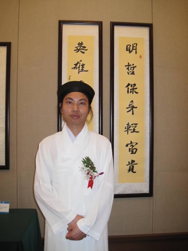 画家书法家黎尚谷个人艺术简介,黎尚谷画家简介,黎尚谷作品价格,黎尚谷个人简介,黎尚谷艺术作品,书法家黎尚谷简介,画家黎尚谷简介