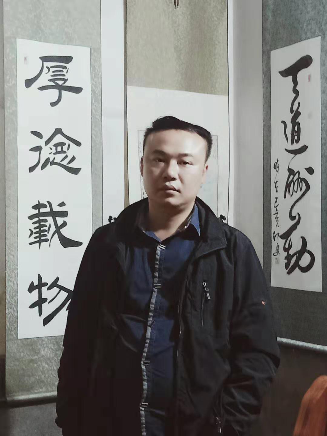 画家书法家黄伟个人艺术简介,黄伟画家简介,黄伟作品价格,黄伟个人简介,黄伟艺术作品,书法家黄伟简介,画家黄伟简介