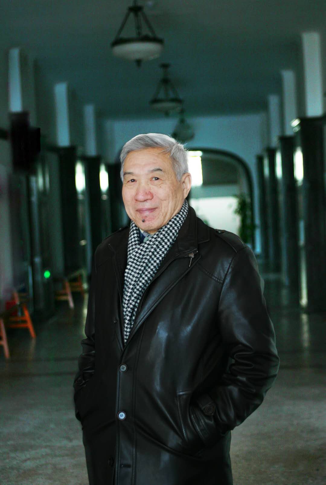 画家书法家成洪章个人艺术简介,成洪章画家简介,成洪章作品价格,成洪章个人简介,成洪章艺术作品,书法家成洪章简介,画家成洪章简介