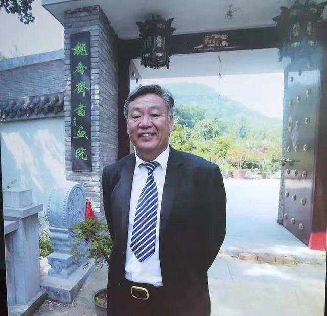 画家书法家张友臣个人艺术简介,张友臣画家简介,张友臣作品价格,张友臣个人简介,张友臣艺术作品,书法家张友臣简介,画家张友臣简介