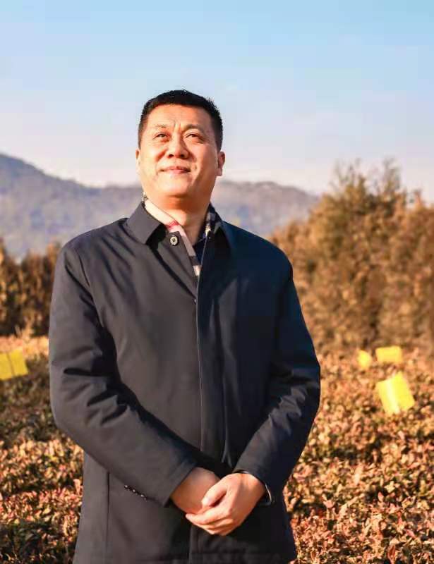 画家书法家郑罡个人艺术简介,郑罡画家简介,郑罡作品价格,郑罡个人简介,郑罡艺术作品,书法家郑罡简介,画家郑罡简介
