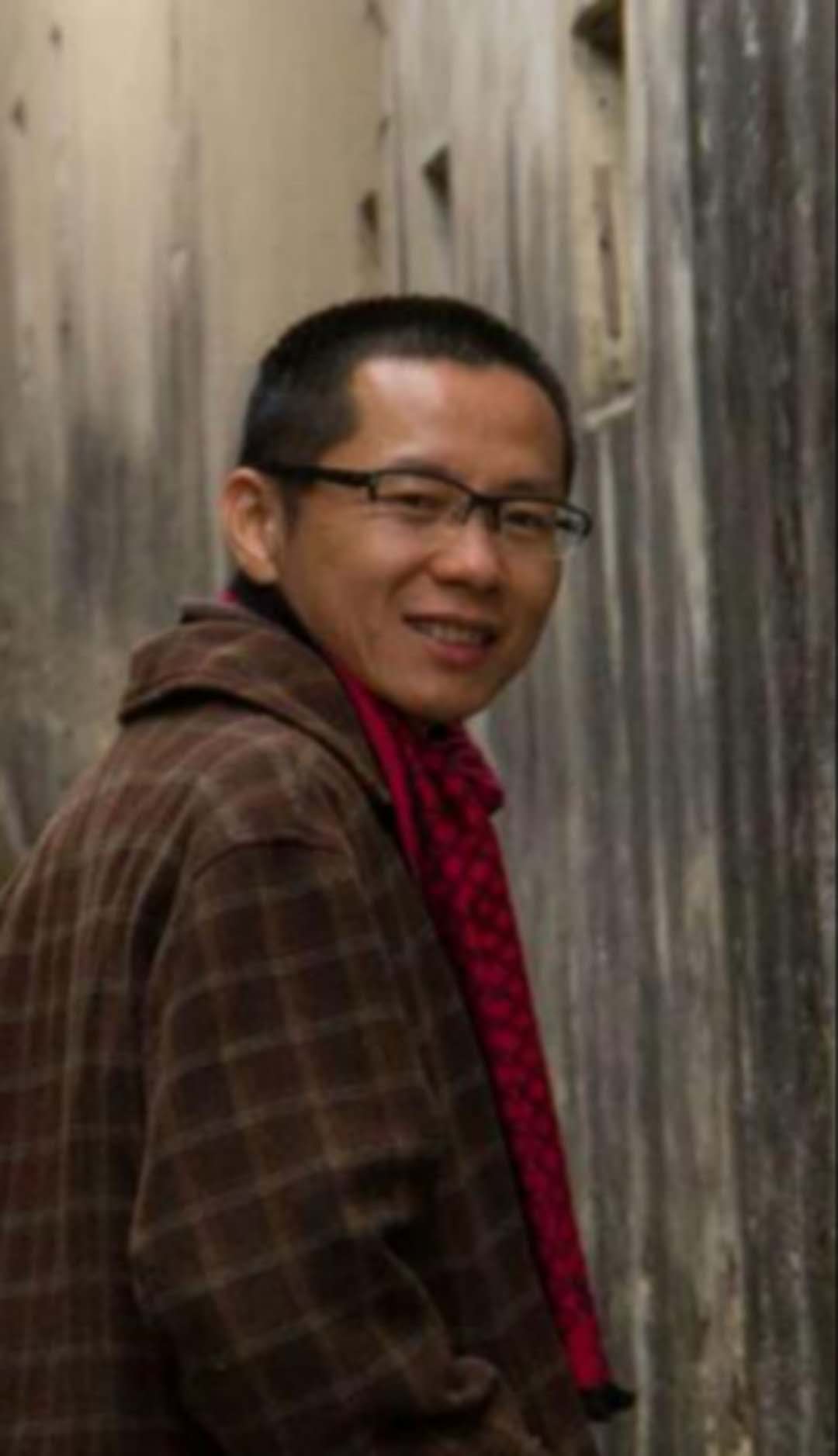 画家书法家卢泽鸿个人艺术简介,卢泽鸿画家简介,卢泽鸿作品价格,卢泽鸿个人简介,卢泽鸿艺术作品,书法家卢泽鸿简介,画家卢泽鸿简介