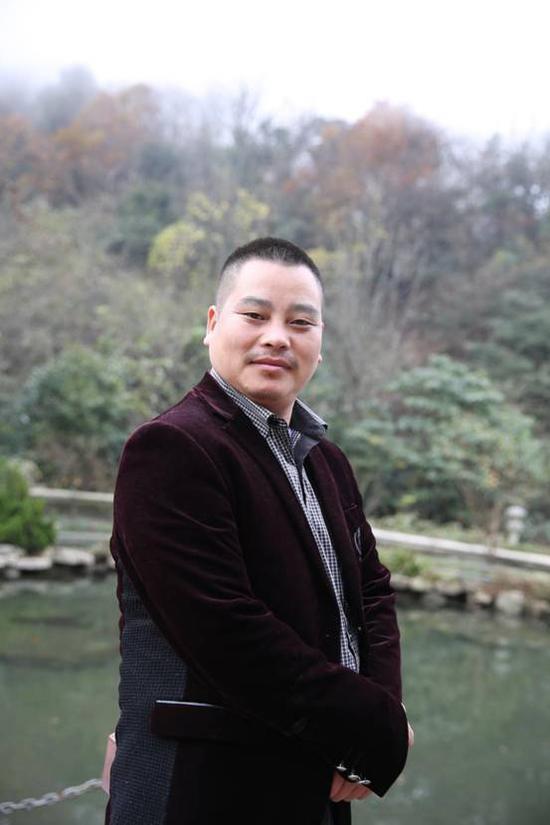 画家书法家严淞个人艺术简介,严淞画家简介,严淞作品价格,严淞个人简介,严淞艺术作品,书法家严淞简介,画家严淞简介