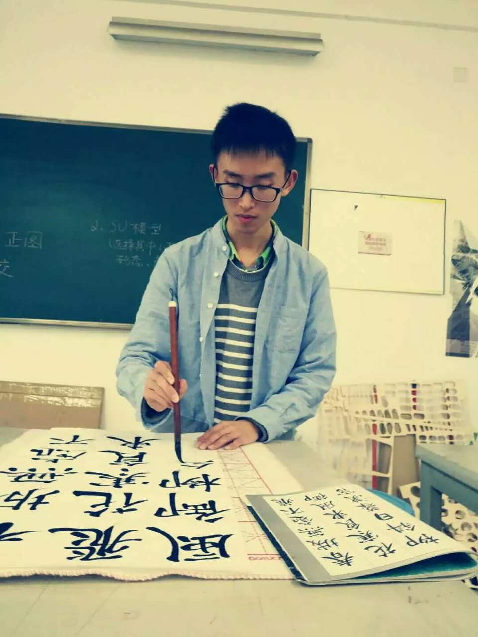 画家书法家黄鑫楠个人艺术简介,黄鑫楠画家简介,黄鑫楠作品价格,黄鑫楠个人简介,黄鑫楠艺术作品,书法家黄鑫楠简介,画家黄鑫楠简介