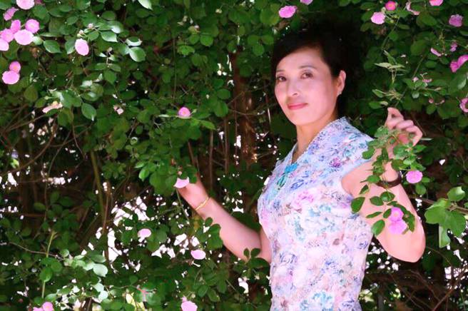 画家书法家张小儒个人艺术简介,张小儒画家简介,张小儒作品价格,张小儒个人简介,张小儒艺术作品,书法家张小儒简介,画家张小儒简介