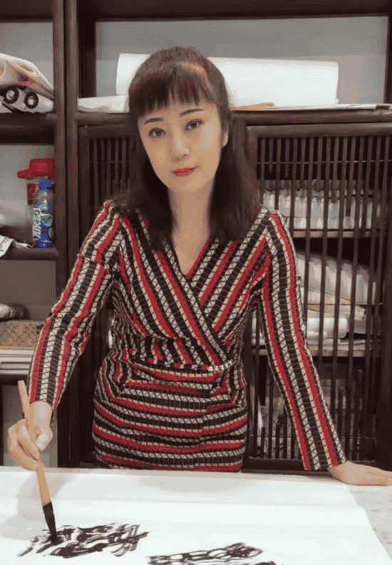 画家书法家王利娟个人艺术简介,王利娟画家简介,王利娟作品价格,王利娟个人简介,王利娟艺术作品,书法家王利娟简介,画家王利娟简介