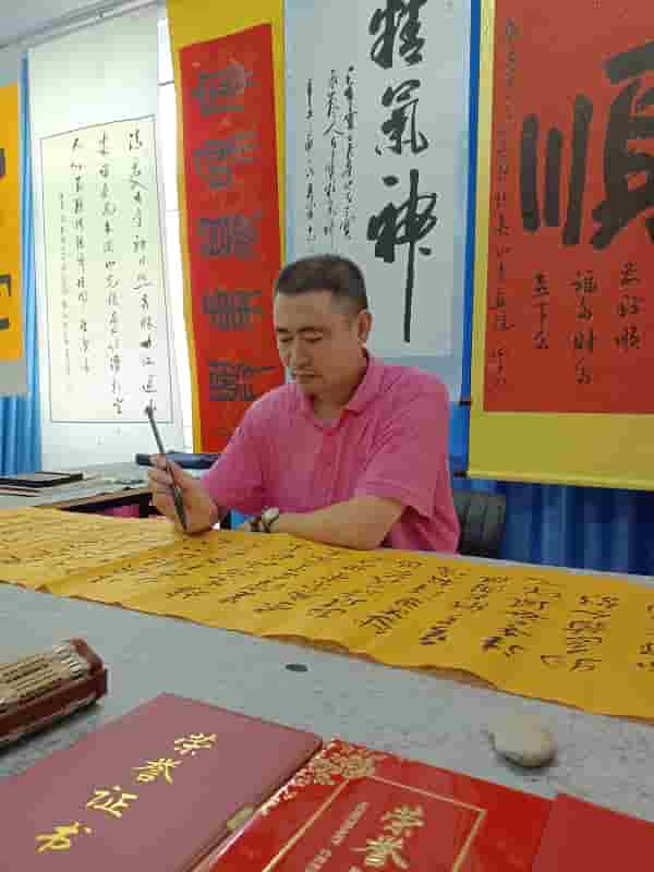 画家书法家房本华个人艺术简介,房本华画家简介,房本华作品价格,房本华个人简介,房本华艺术作品,书法家房本华简介,画家房本华简介