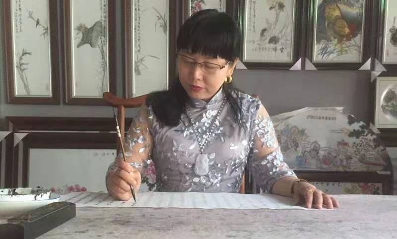 画家书法家邬冬莲个人艺术简介,邬冬莲画家简介,邬冬莲作品价格,邬冬莲个人简介,邬冬莲艺术作品,书法家邬冬莲简介,画家邬冬莲简介