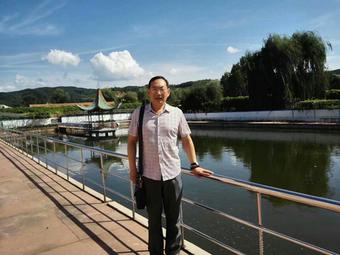 画家书法家张爱国个人艺术简介,张爱国画家简介,张爱国作品价格,张爱国个人简介,张爱国艺术作品,书法家张爱国简介,画家张爱国简介