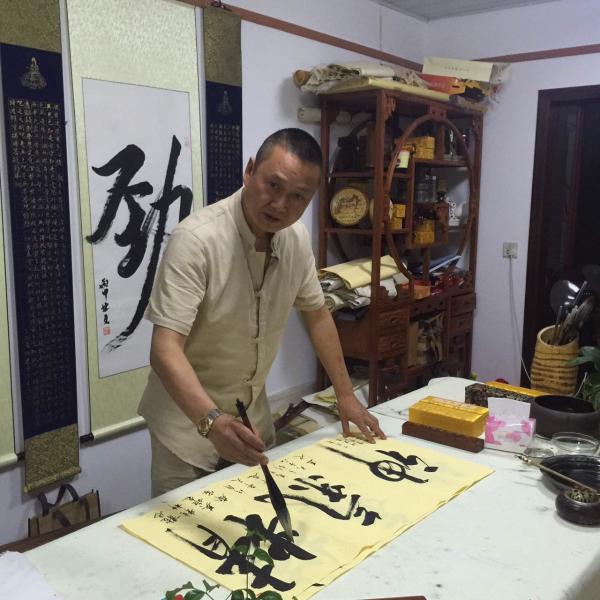 画家书法家何建东个人艺术简介,何建东画家简介,何建东作品价格,何建东个人简介,何建东艺术作品,书法家何建东简介,画家何建东简介