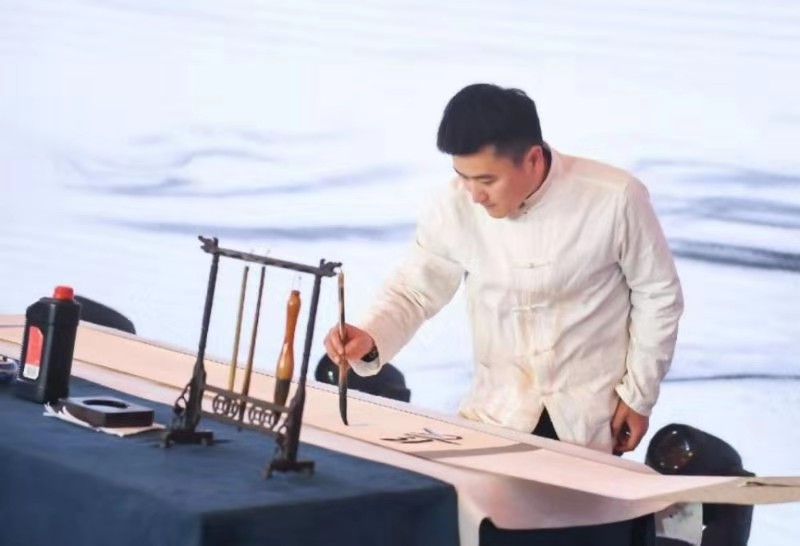 画家书法家骆志国个人艺术简介,骆志国画家简介,骆志国作品价格,骆志国个人简介,骆志国艺术作品,书法家骆志国简介,画家骆志国简介
