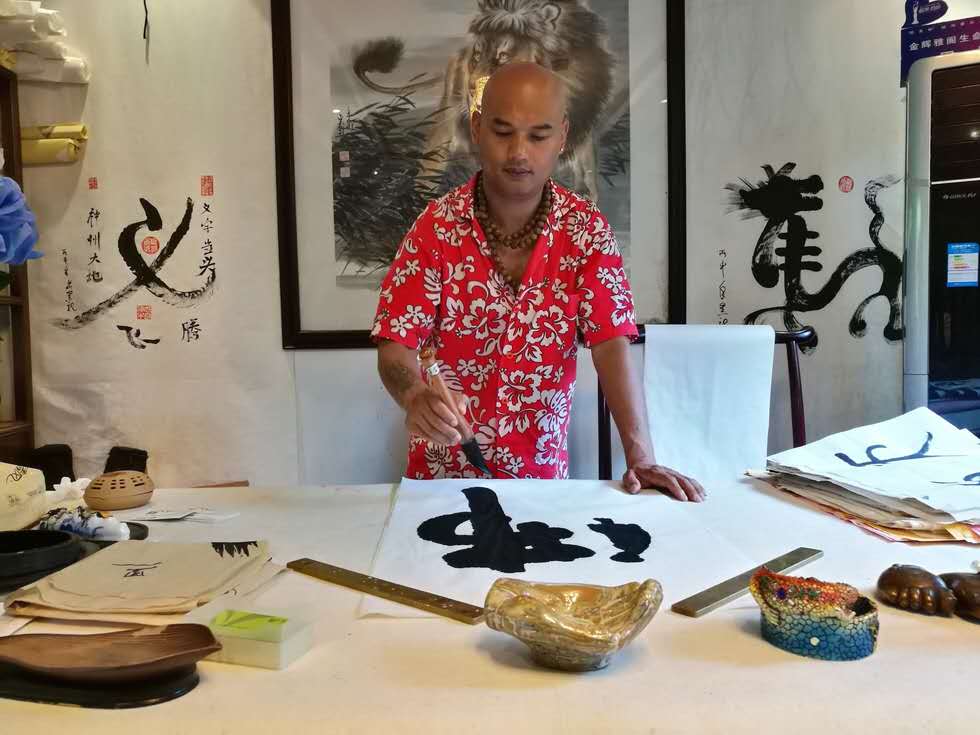 画家书法家黑龙个人艺术简介,黑龙画家简介,黑龙作品价格,黑龙个人简介,黑龙艺术作品,书法家黑龙简介,画家黑龙简介