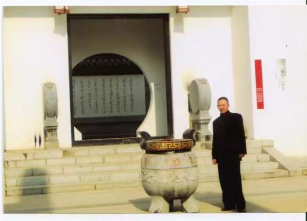 画家书法家胡海峰个人艺术简介,胡海峰画家简介,胡海峰作品价格,胡海峰个人简介,胡海峰艺术作品,书法家胡海峰简介,画家胡海峰简介