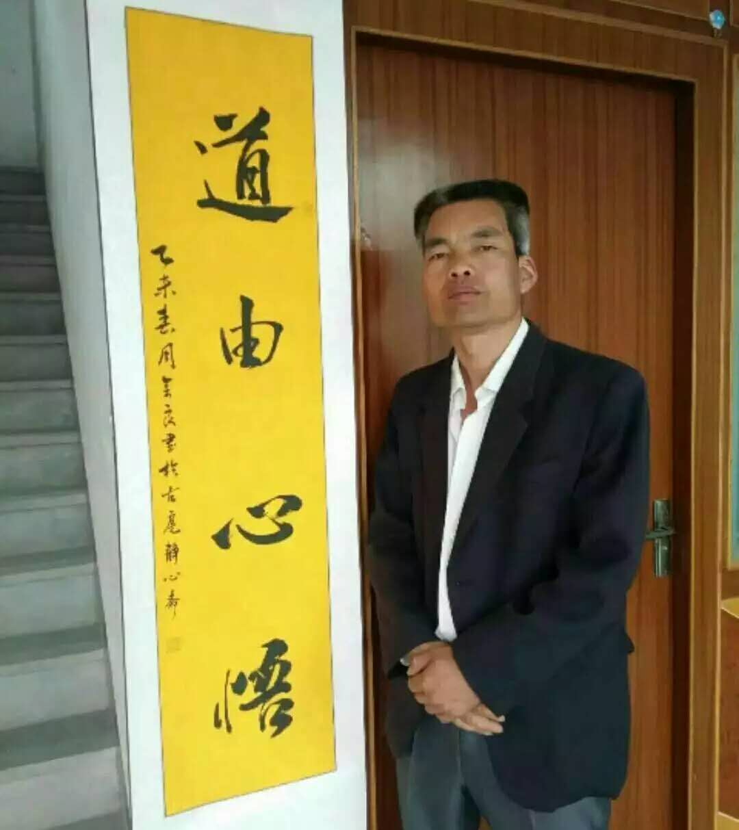 画家书法家袁余良个人艺术简介,袁余良画家简介,袁余良作品价格,袁余良个人简介,袁余良艺术作品,书法家袁余良简介,画家袁余良简介